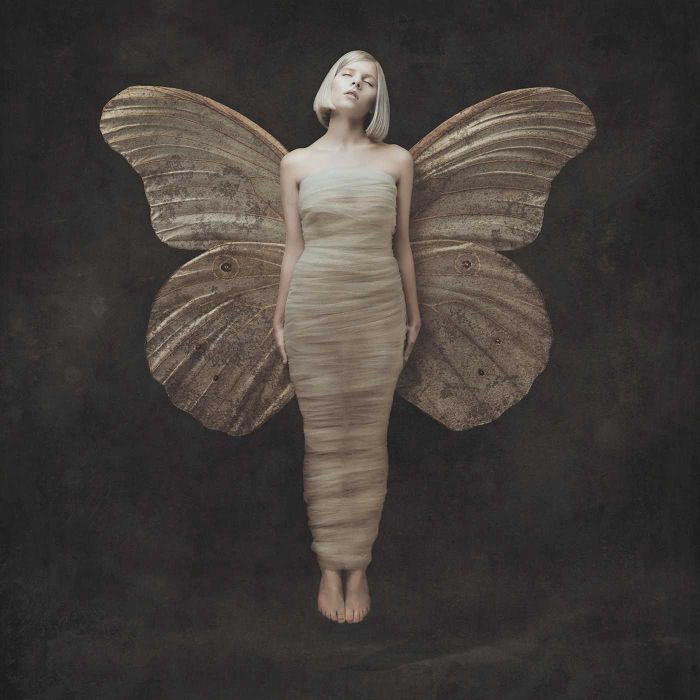 AURORA - ALL MY DEMONS GREETING ME AS A FRIEND