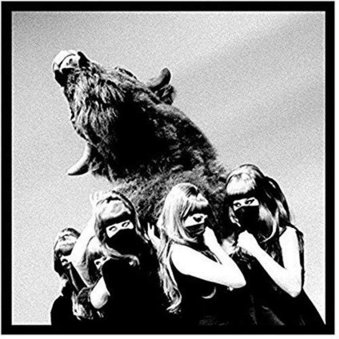 Dead Weather, The - I Cut Like a Buffalo b/w A Child of a Few Hours is Burning to Death