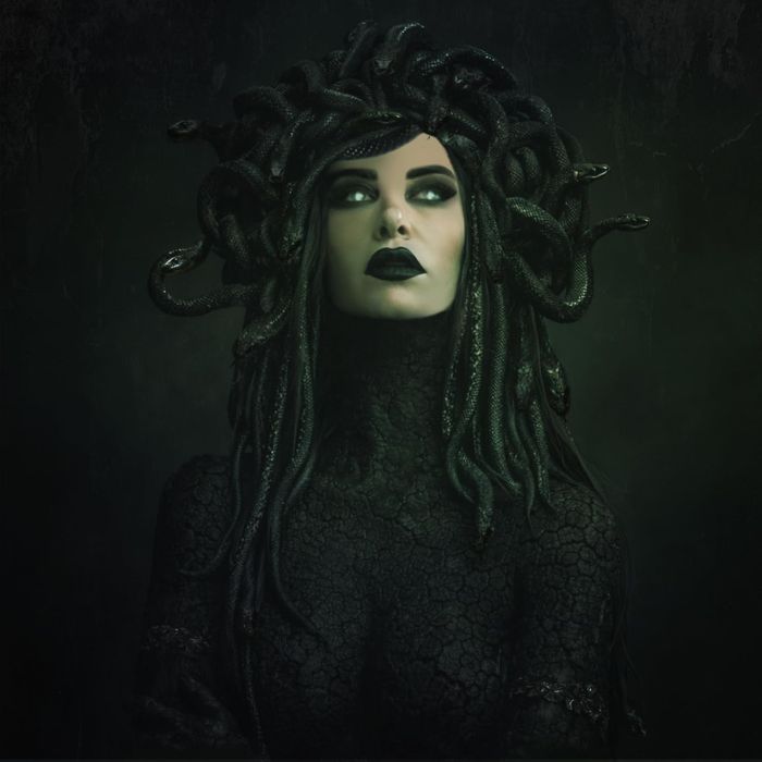 STITCHED UP HEART - MEDUSA