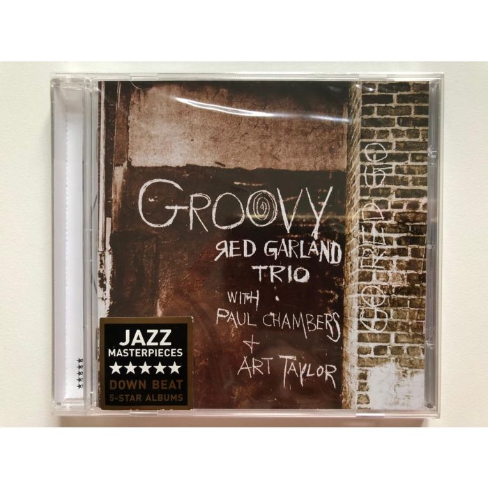 RED TRIO GARLAND - GROOVY