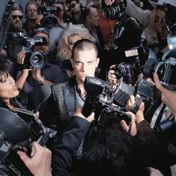 ROBBIE WILLIAMS - LIFE THRU A LENS (DELUXE EDITION)