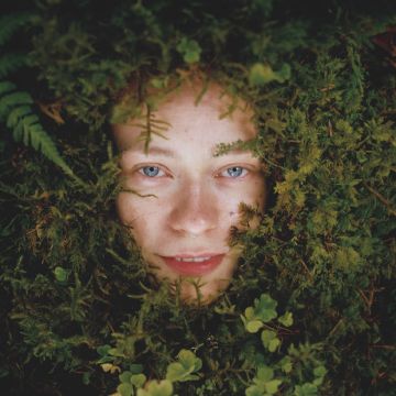 ANNA B SAVAGE - YOU & I ARE EARTH