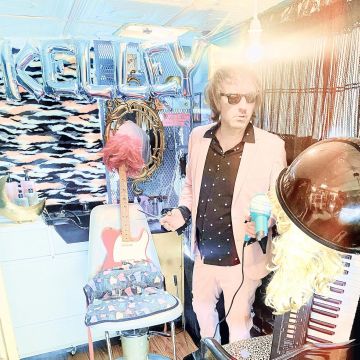 KELLEY STOLTZ - STYLIST
